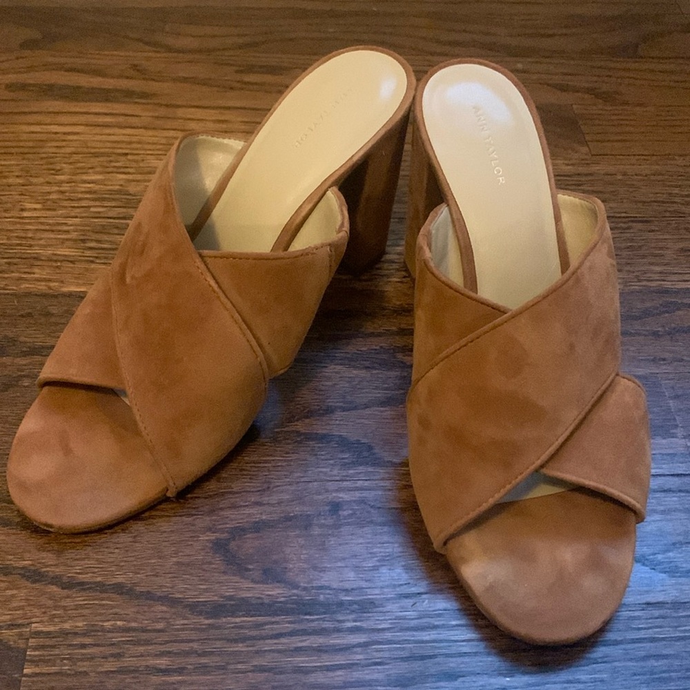 Ann Taylor Jeanette suede leather heels 10 EUC